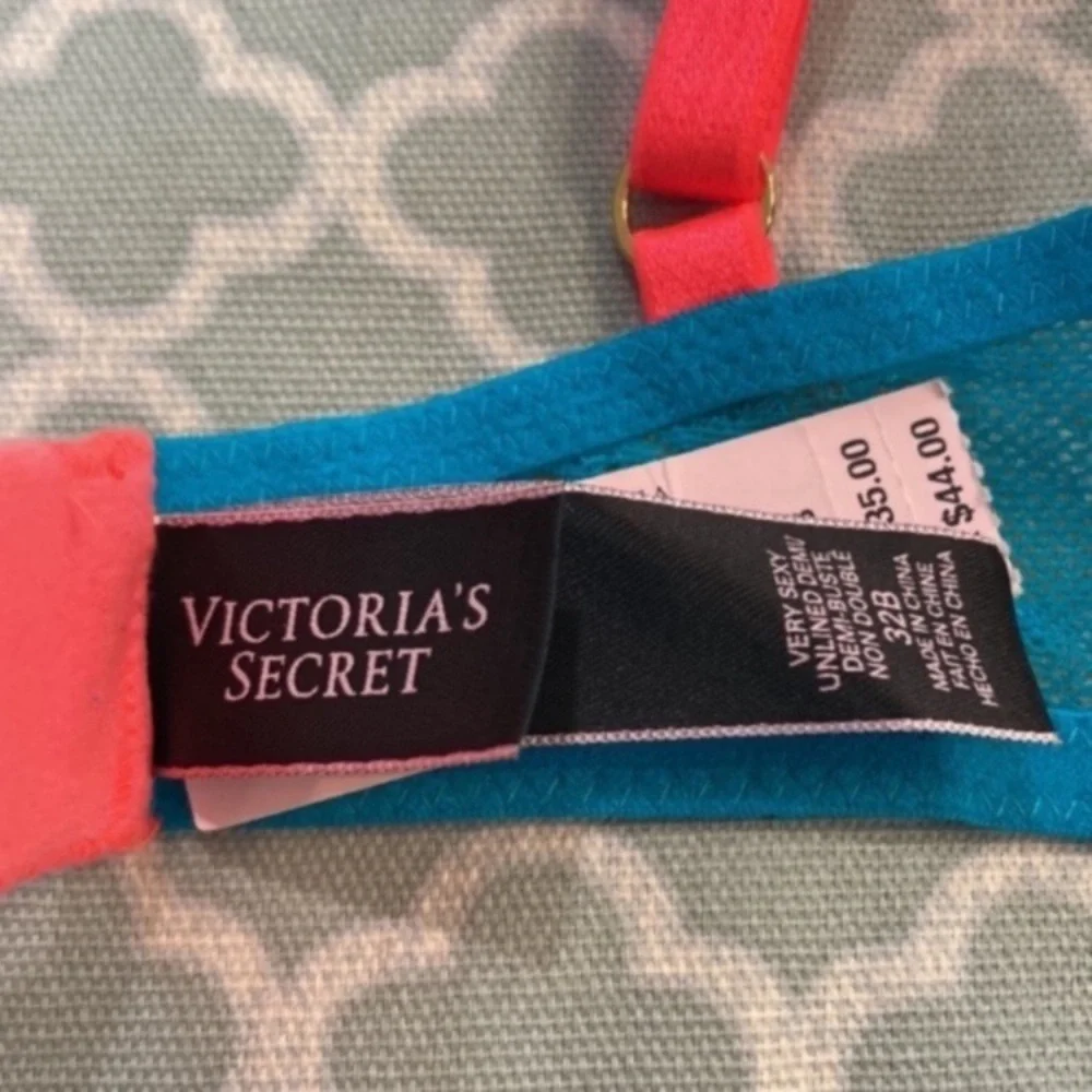 Victoria’s Secret Very Sexy Unlined Lace Demi 32B NWT